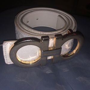 [USED] White Ferragamo Belt Gold Buckle OS